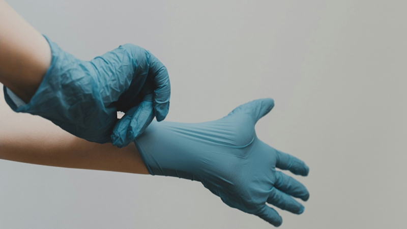 Het verschil tussen nitrilhandschoenen en latexhandschoenen: hoe kies je de beste beschermende handschoenen?